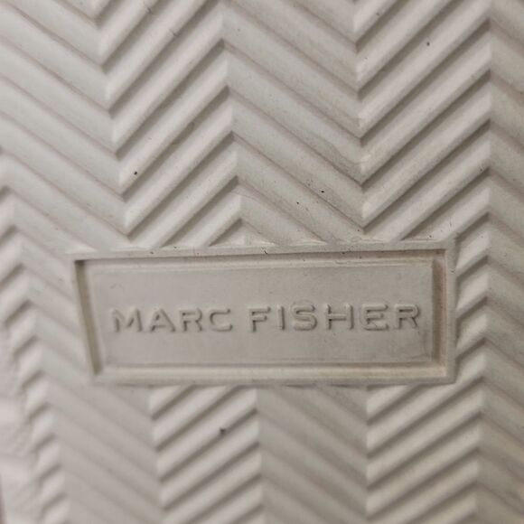 Marc Fisher. Fellow. Women's Size 10. Buffalo Plaid. EUC - Picture 8 of 8